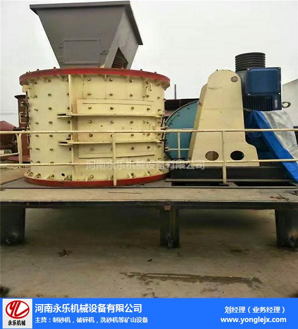 资深雪友从高级道飞驰而下