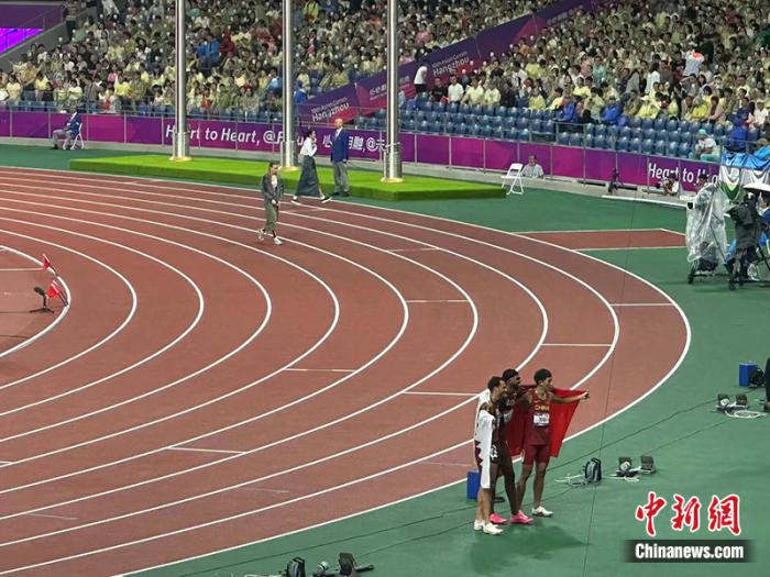 中国00后小将谢智宇杭州亚运会男子400米栏摘铜牌