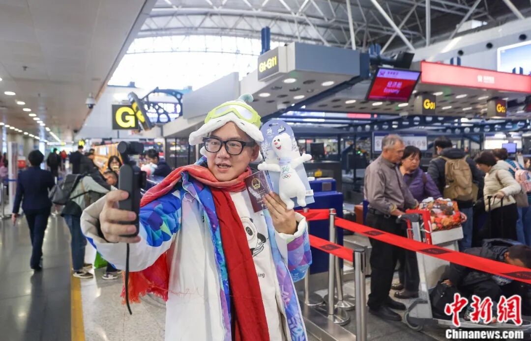 奥运迷张文全点燃米兰冬奥会火炬