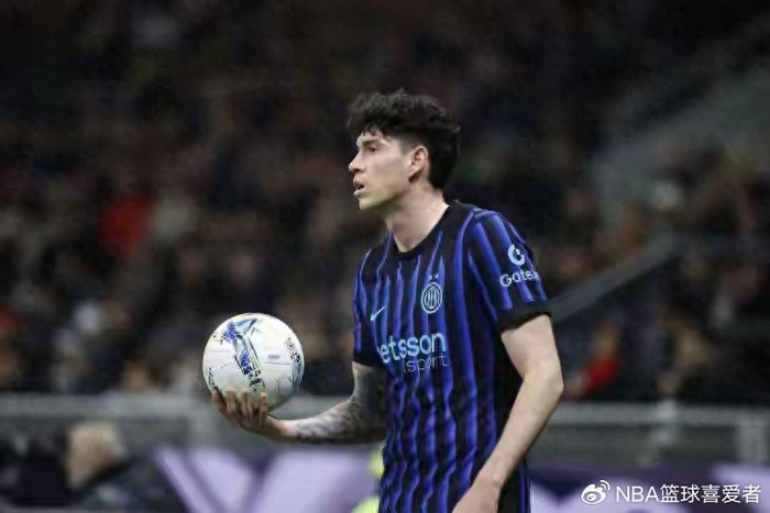 皇马续约维尼修斯稳固左路，巴萨更衣室矛盾与