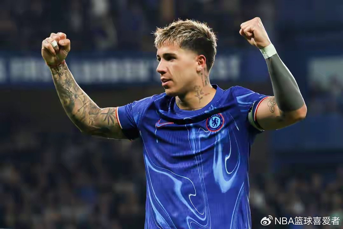 皇马续约维尼修斯稳固左路，巴萨更衣室矛盾与