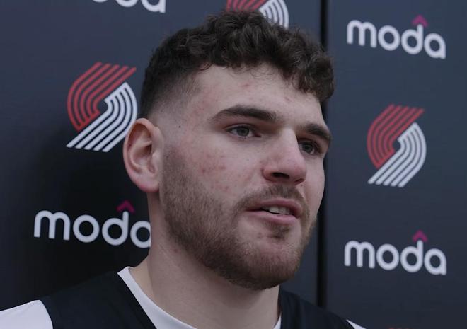 开拓者中锋克林根谈季后赛心态与限制文班亚马