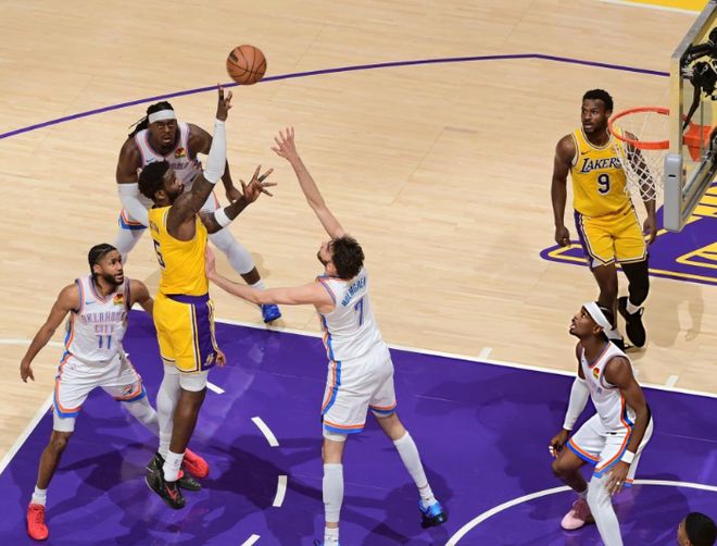 湖人主场惨败雷霆三十六分 伤病潮冲击西部排名