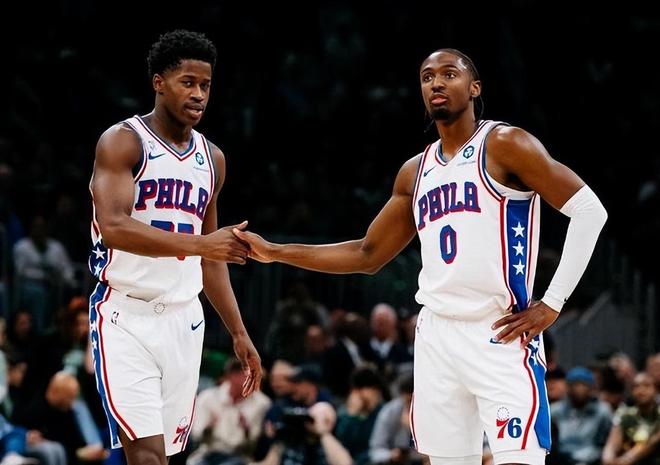 绿军季后赛首战大胜76人 半场便奠定胜局