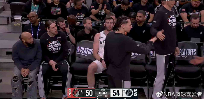 文班亚马伤退马刺战术崩盘 防守漏洞成输球主因