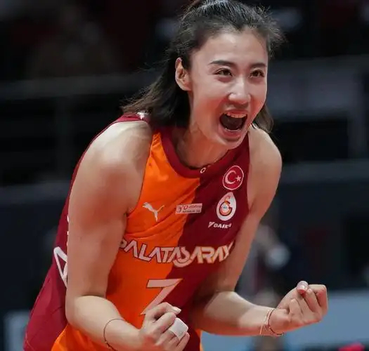 王媛媛首季留洋助加拉塔萨雷夺欧联杯冠军 拦网